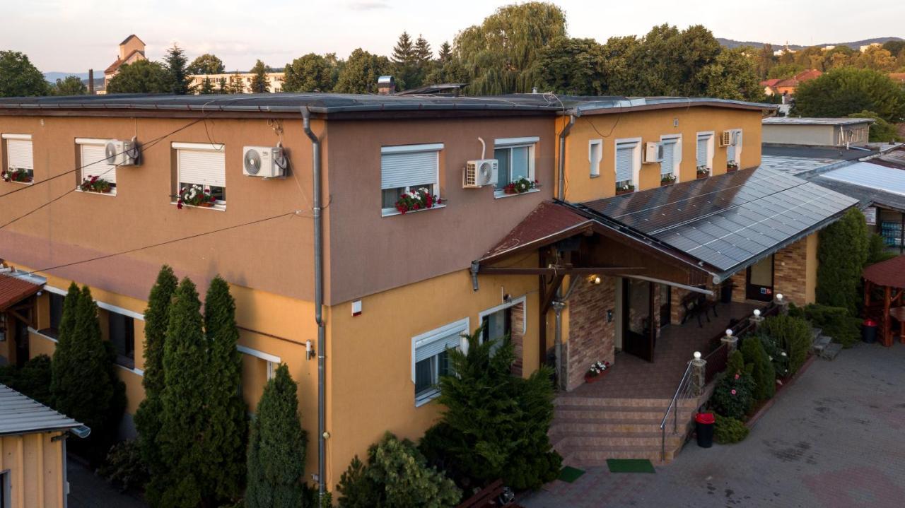 Hotel Tranzit Odorheiu Secuiesc Dış mekan fotoğraf